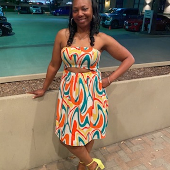 Dress - Picture 5 of 5